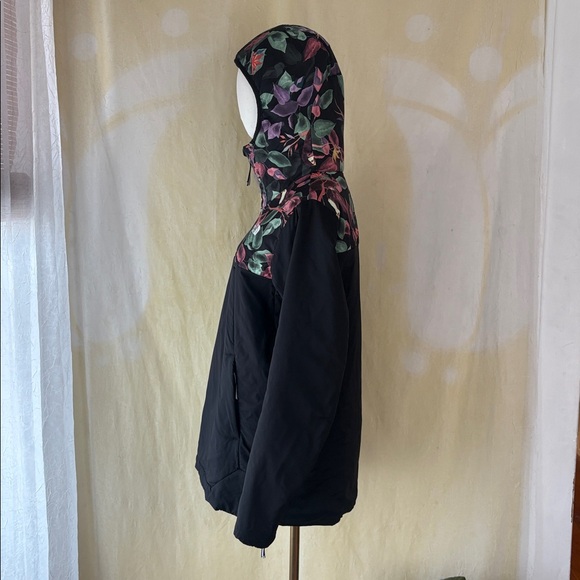 The North Face Down Pull Over - Picture 4 of 5